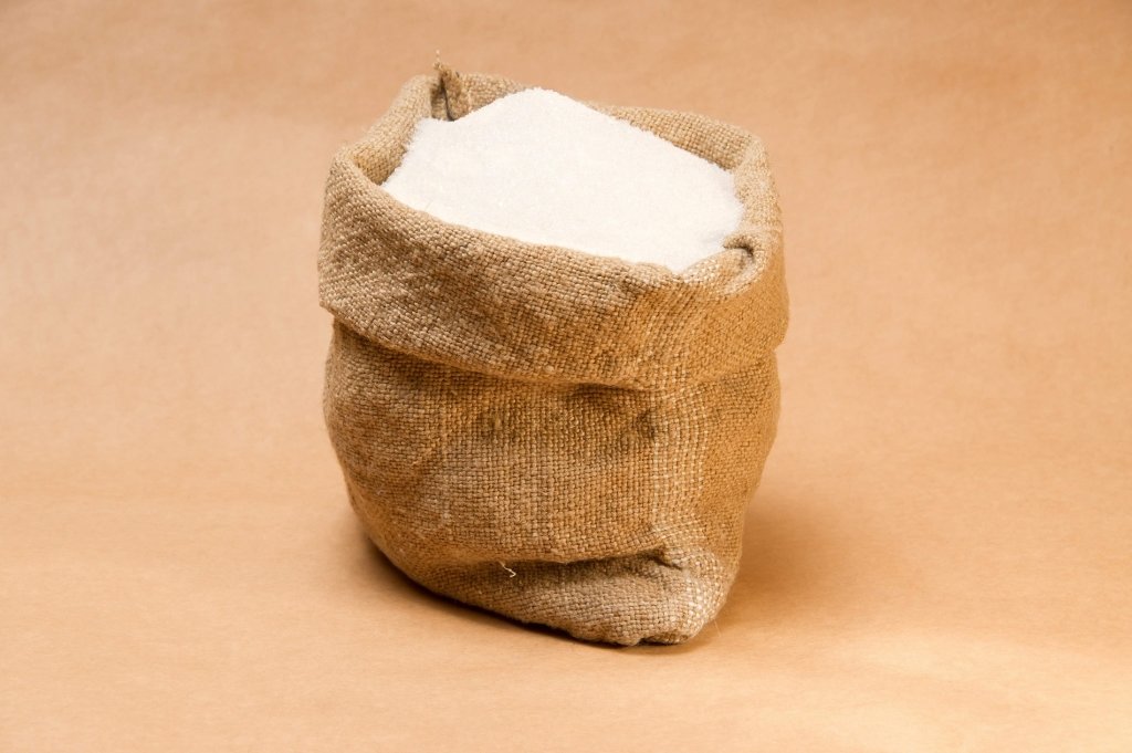Дешевый сахар из Беларуси и Казахстана обвалил цены в России