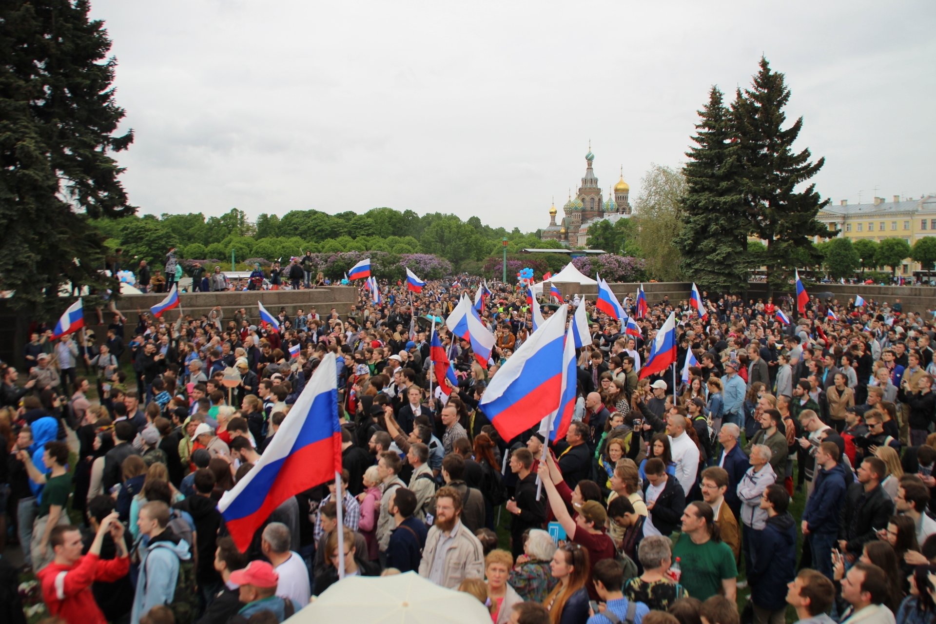 Гигантский утенок, 10 тысяч участников и 500 задержанных: итоги митинга в Петербурге
