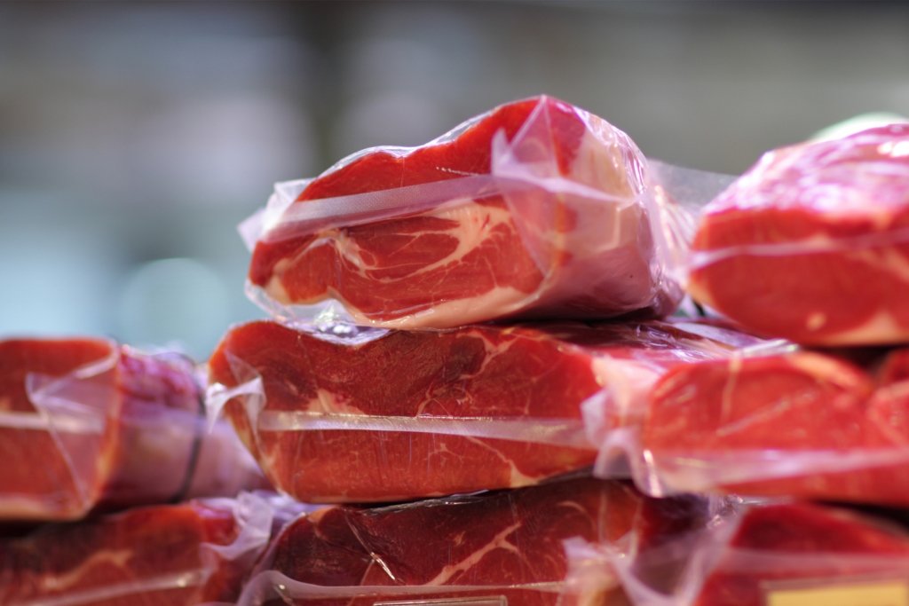 Ввозить импортное мясо в страну россияне могут, но с последствиями