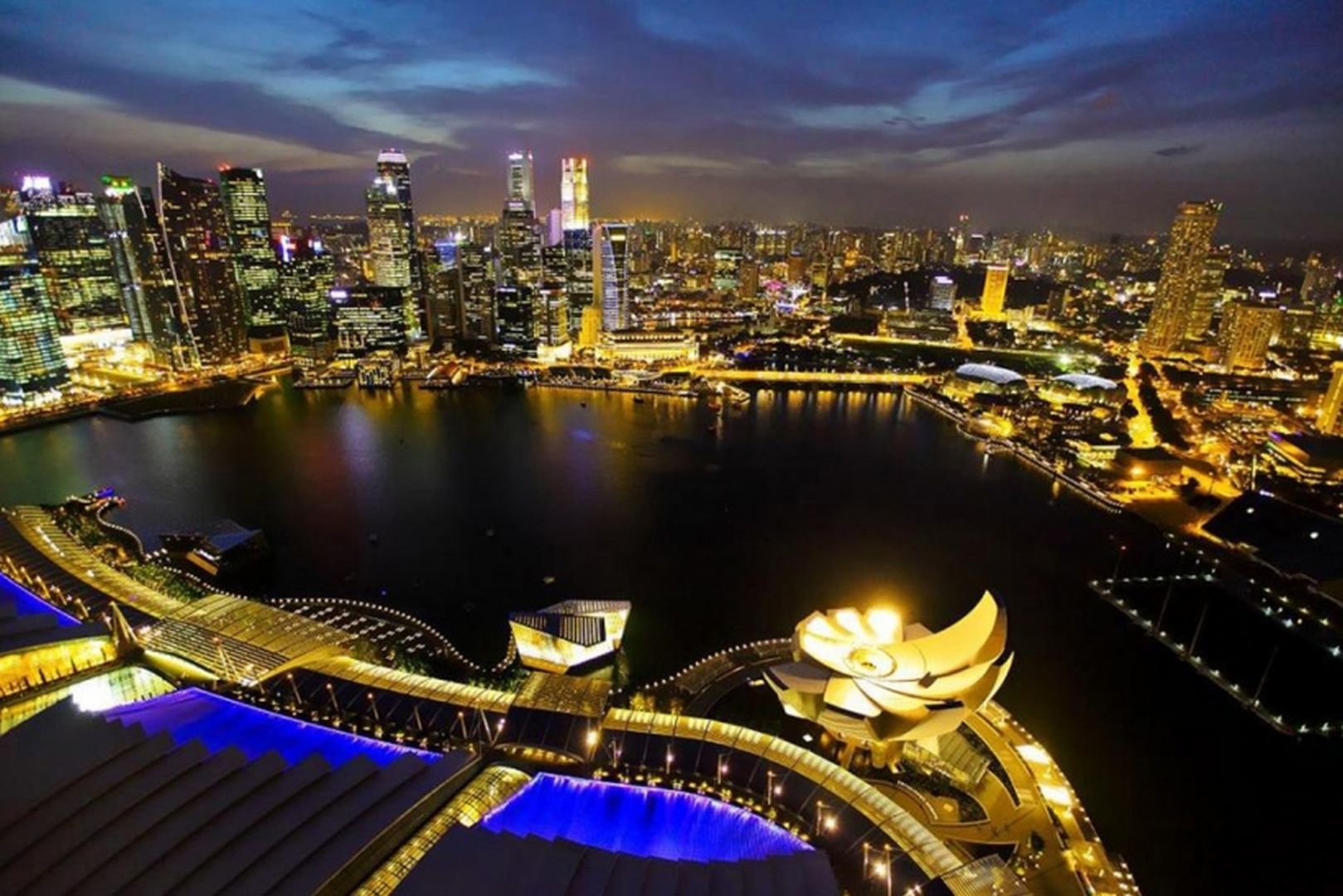 Республика сингапур. Сингапур столица. Густонаселенный город Сингапур. Столица Сингапура название. Сингапур ночной вид.